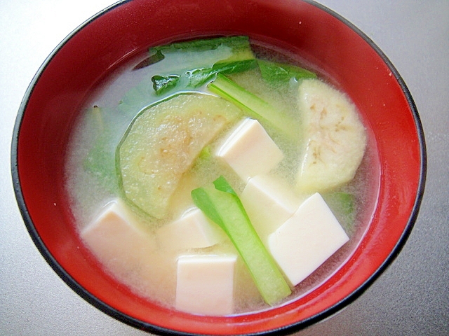 茄子と豆腐小松菜の味噌汁