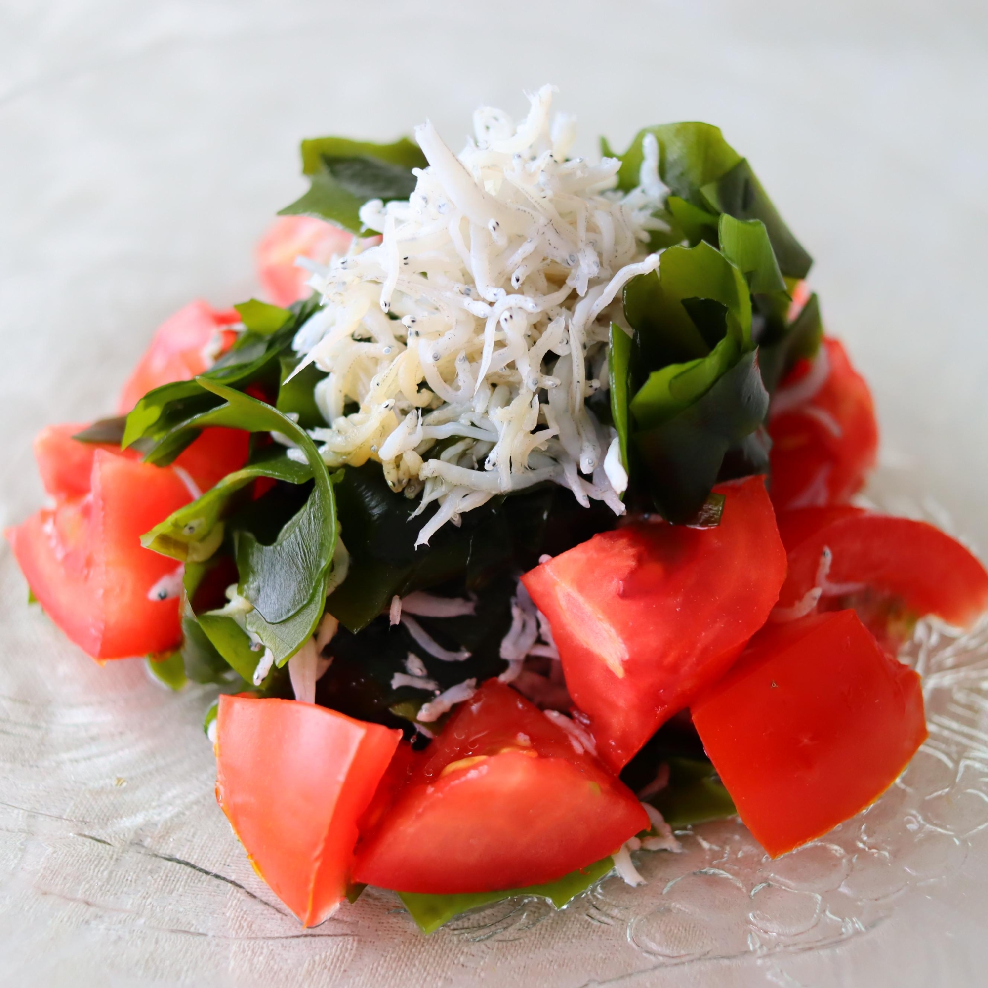 簡単☆ヘルシー☆トマト&わかめ&しらすの和風サラダ