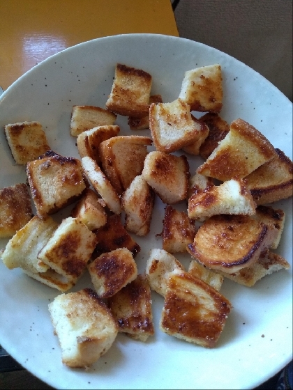 余った食パンをフライパンで焼くだけ！食パンラスク