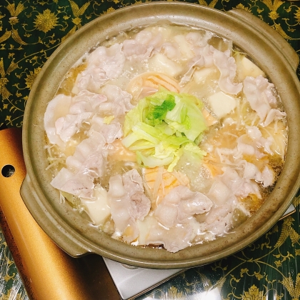 hamupi-ti-zuさん♪キャベツ胃に優しい野菜で良いですネ(๑^᎑^๑)♡美味しいお鍋の素敵なレシピをありがとうございますෆ˚*