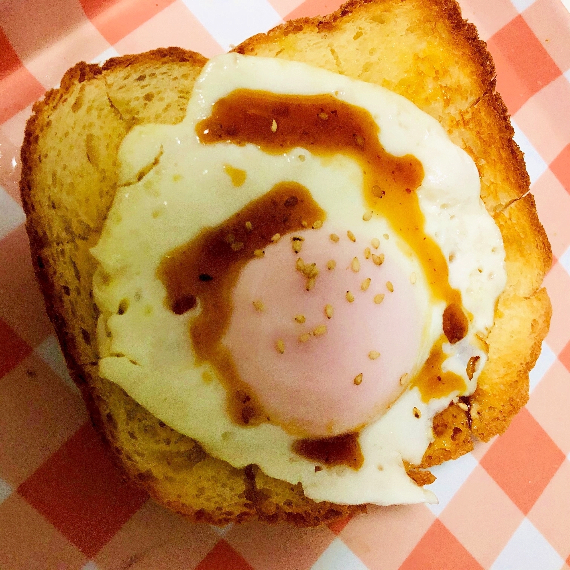 焼き肉のタレで目玉焼きのトースト