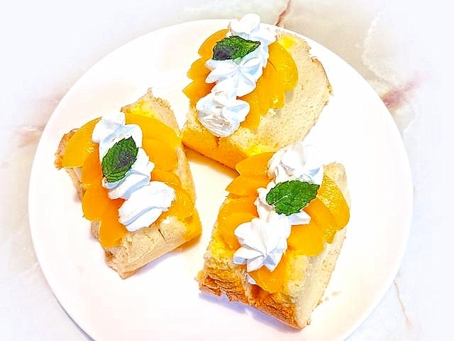 しっとりふかふか!ホイップと黄桃のシフォンサンド♪