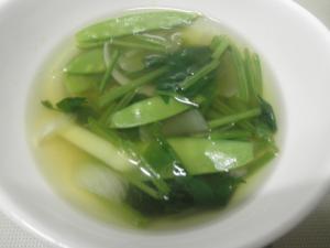 緑の野菜たっっぷりのコンソメスープ