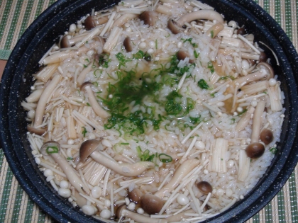 こんばんわ★タジン鍋で作りました(*^-^*)きのこたっぷり、簡単で美味しかったです♪これからは、涼しくなるので雑炊が良いですね(*^-^*)ご馳走様でした。