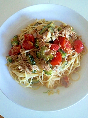 ゴーヤとツナとトマトのパスタ