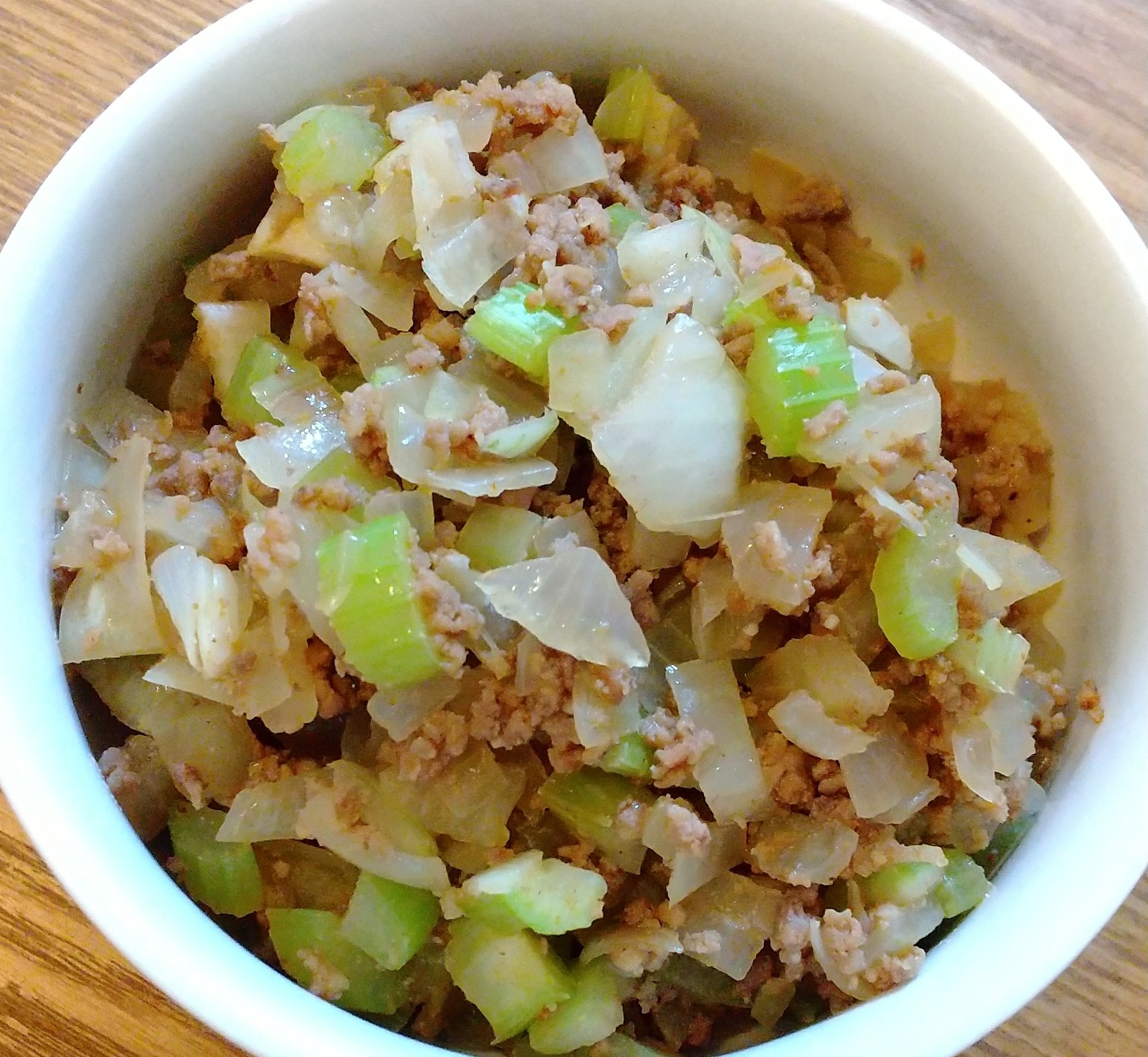 辛くない豚ひき肉とセロリのスパイス炒め