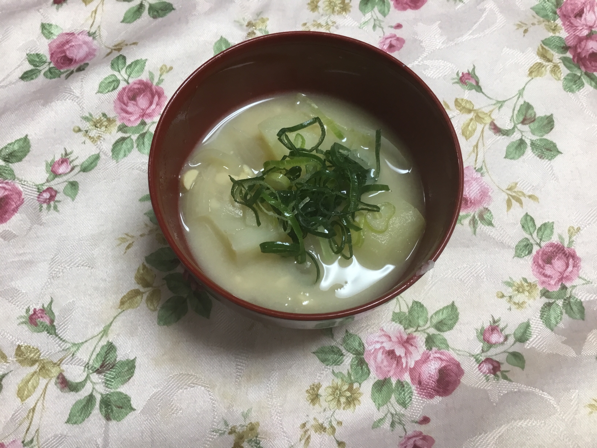 納豆とじゃがいもと玉ねぎの味噌汁