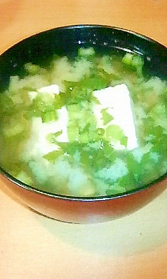 豆腐とかぶの葉の味噌汁
