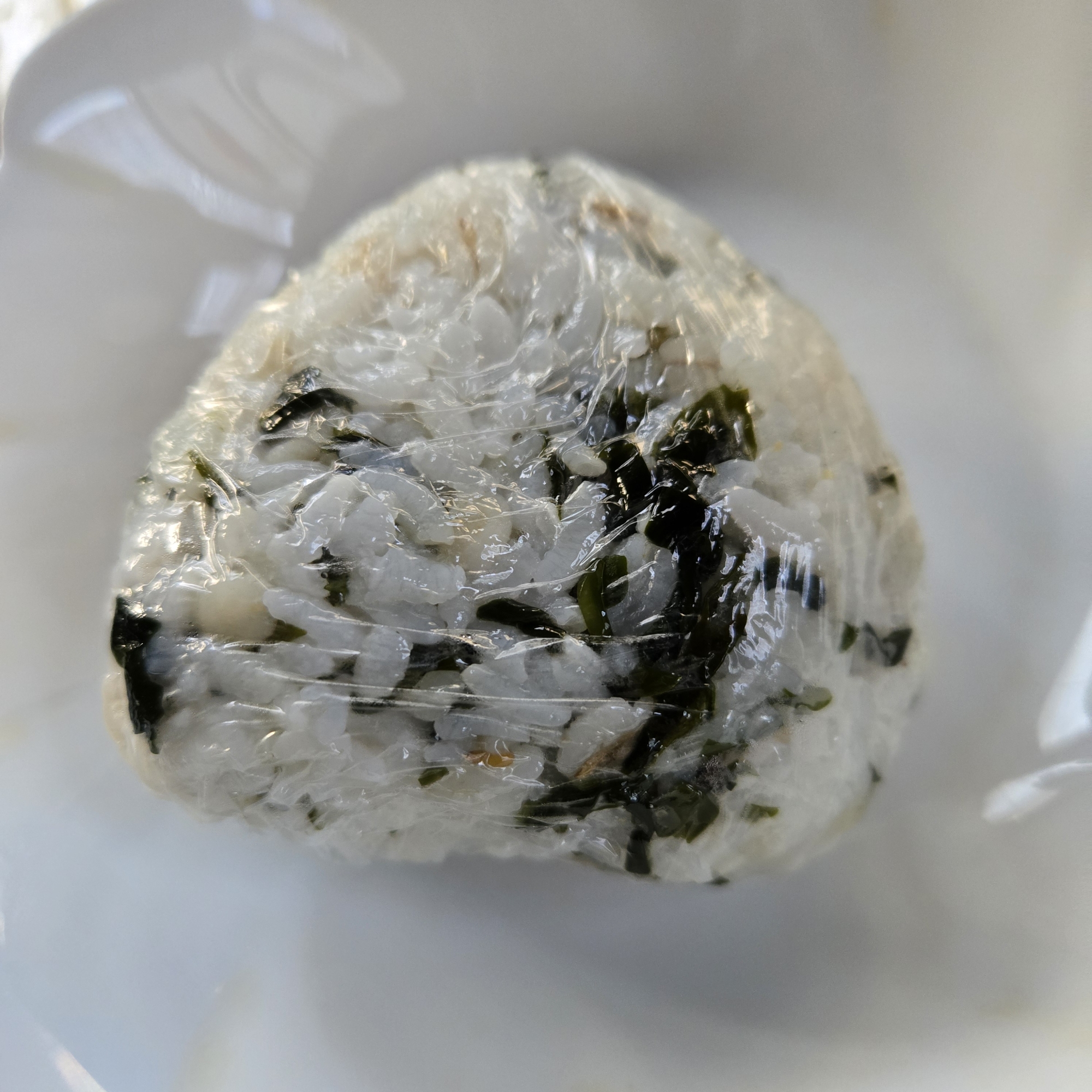 ゴマわかめおにぎり
