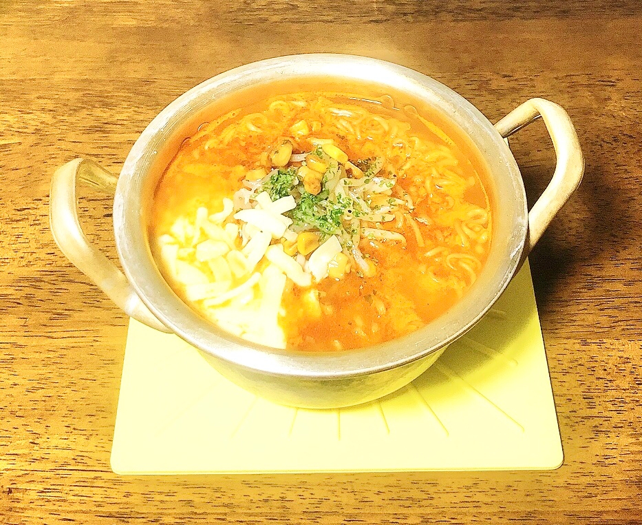 簡単⭐コーンとチーズ入り辛ラーメン