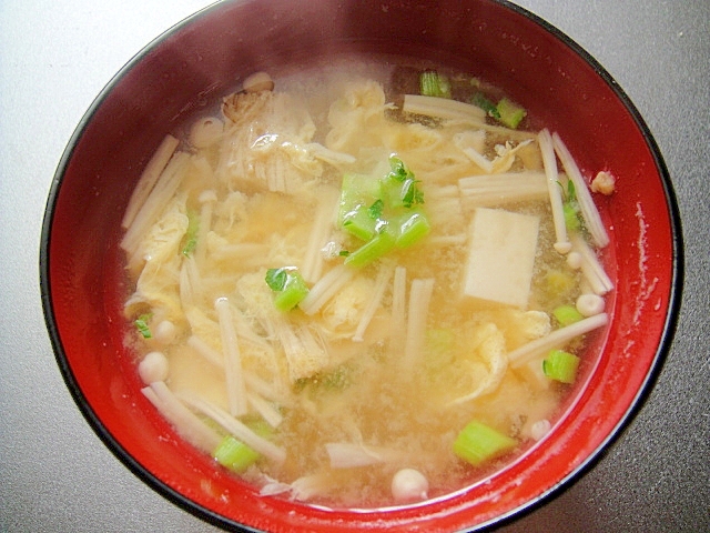 豆腐とエノキのかき玉味噌汁
