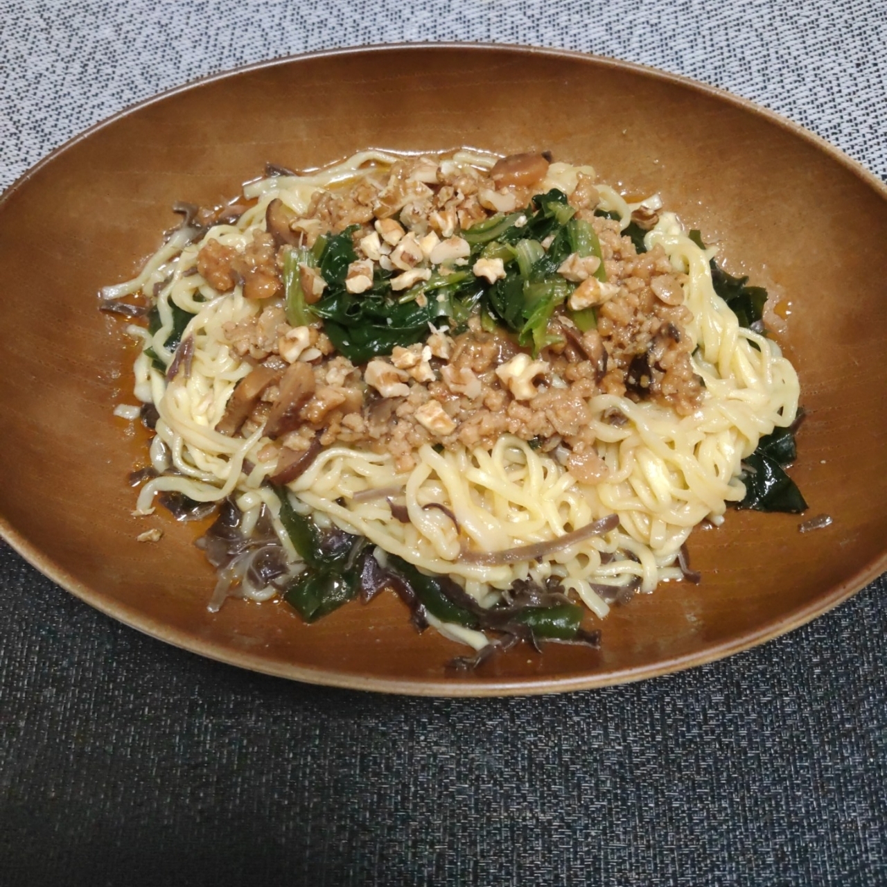 大豆ミートの汁なし担々麺(マルちゃん正麺味噌味)