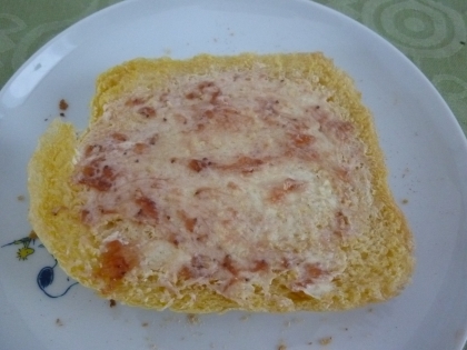 ジャムとマーガリンＭＩＸ美味しいですね☆かぼちゃパンに塗っていただきましたぁ！