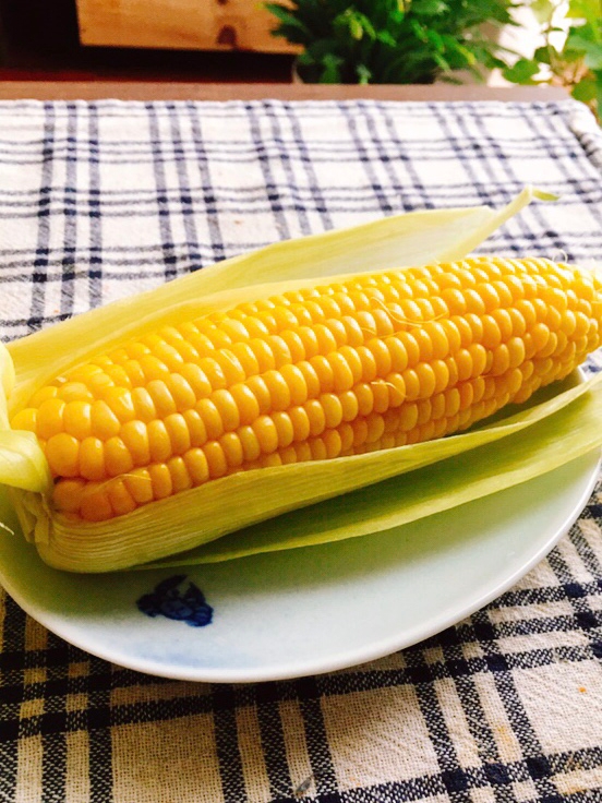 時短で甘い！レンジで作るとうもろこし