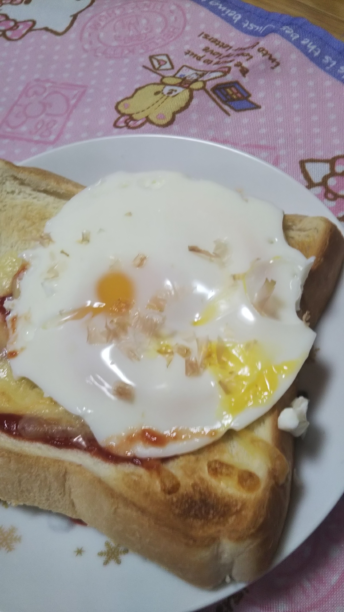 かつお節目玉焼きチーズトースト