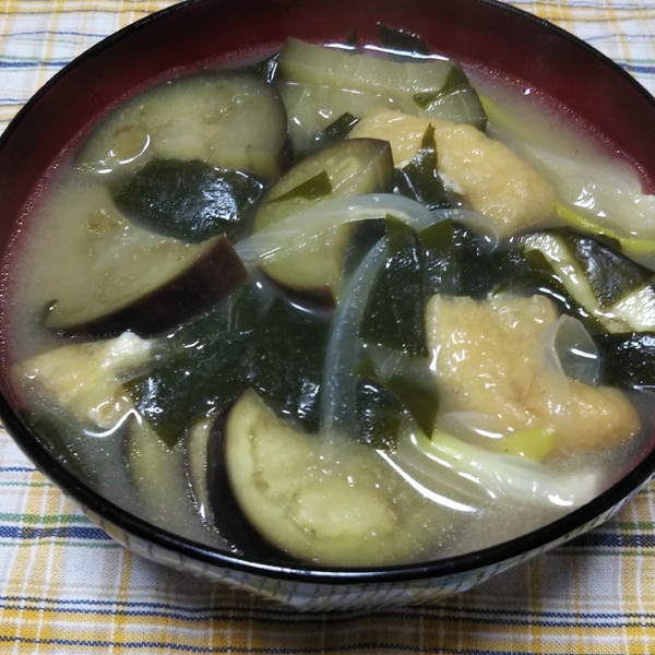 なすと玉ねぎと油揚げとわかめの味噌汁 レシピ 作り方 By ミニー7015 楽天レシピ なすと玉ねぎと油揚げとわかめの味噌汁 レシピ 作り方 By ミニー7015 楽天レシピ