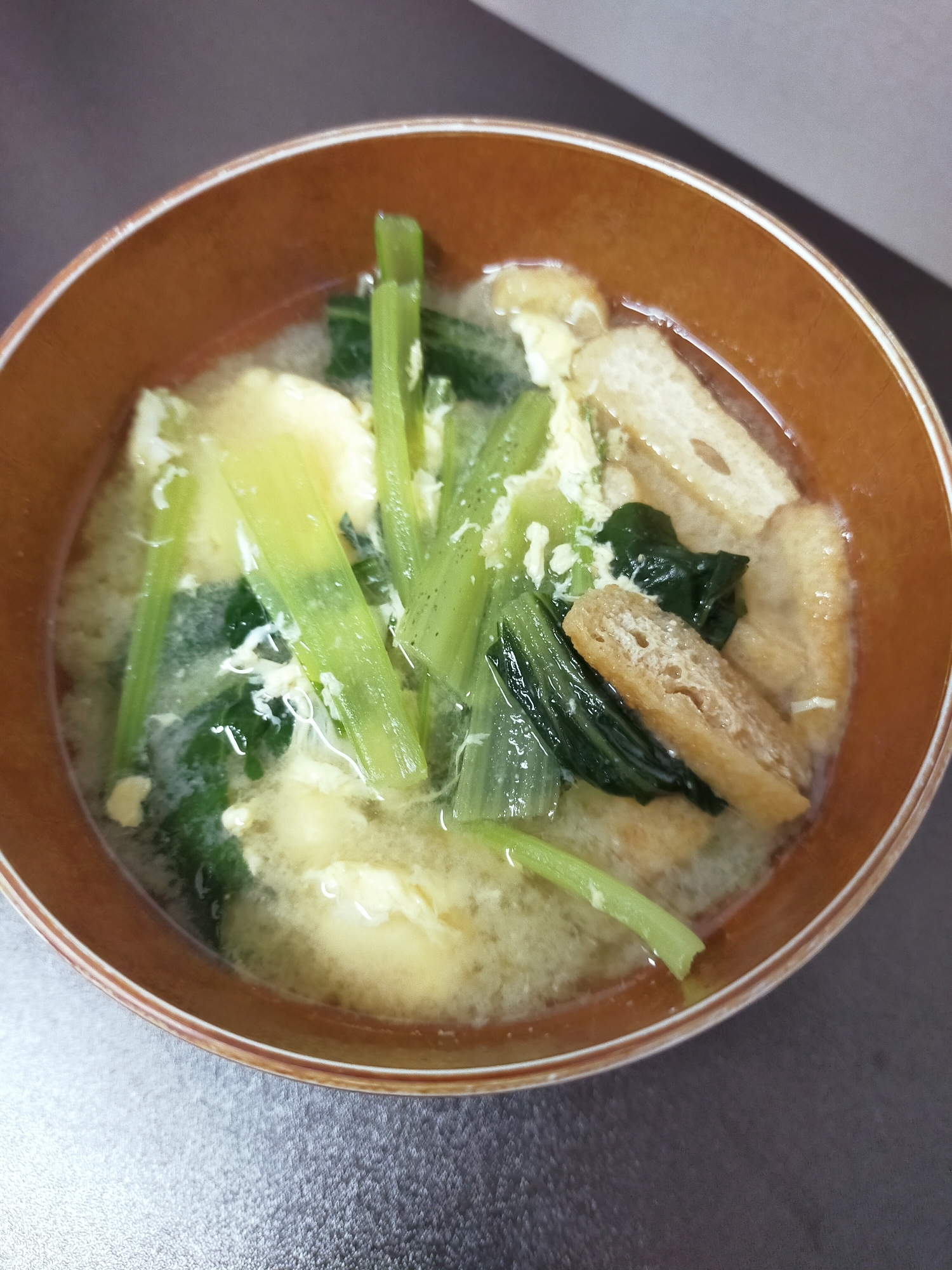 小松菜と卵と油揚げのお味噌汁