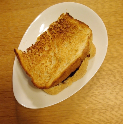 軽食やおやつに、あんバタートースト・サンド