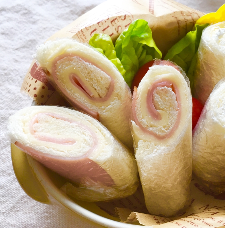 子供が食べやすい！ハムチーズロールサンド♡