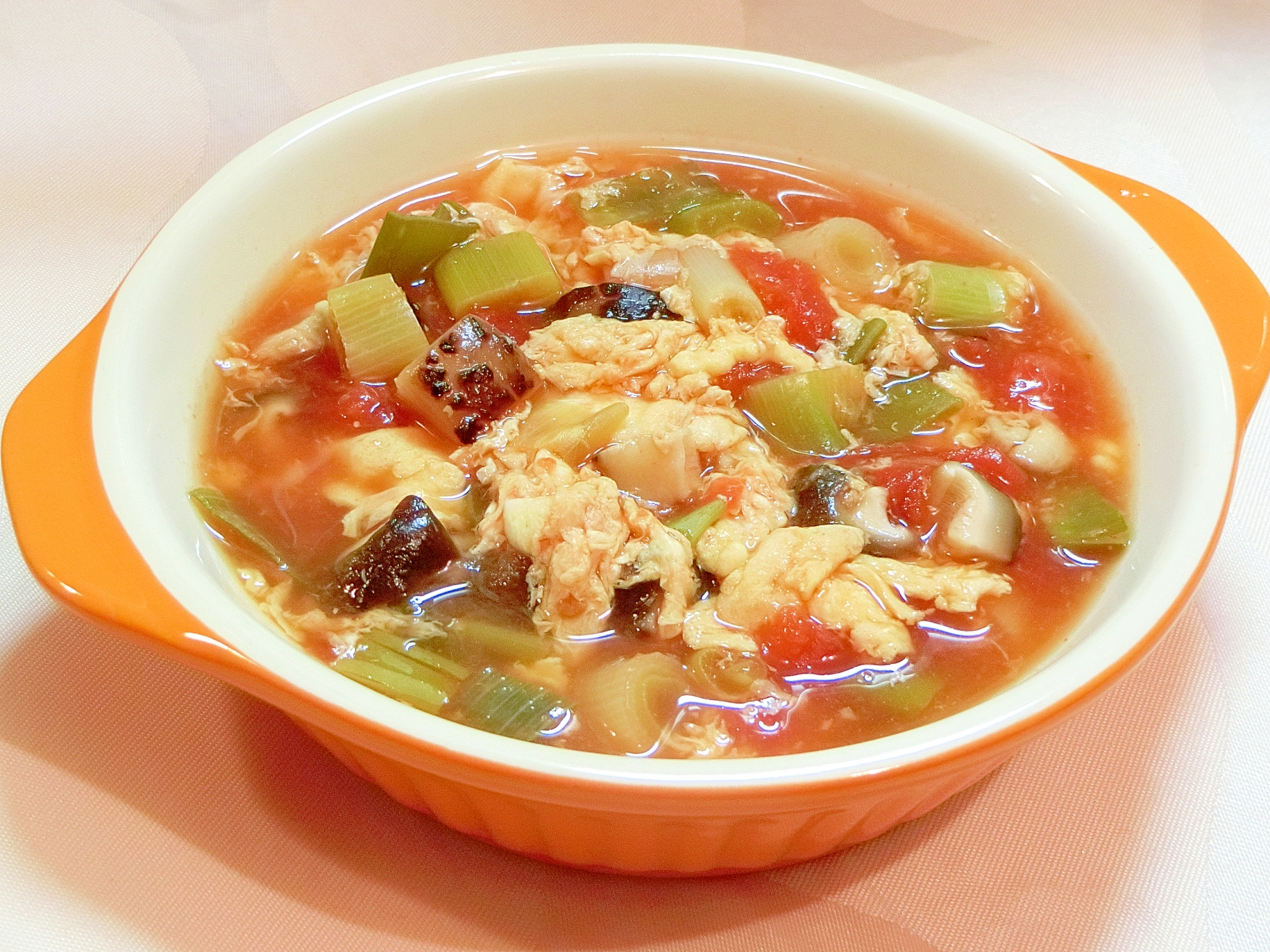 椎茸と長葱のトマト卵スープ