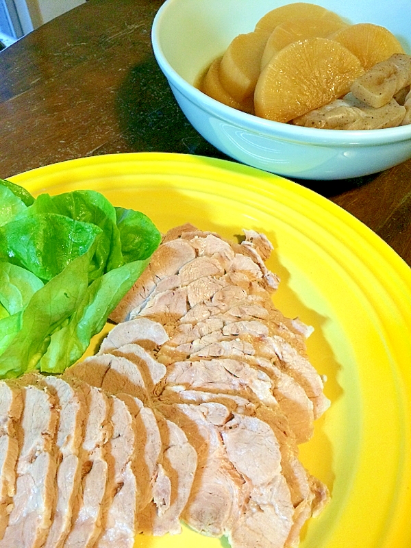 柔らかいゆで豚と☆煮汁で大根の煮物