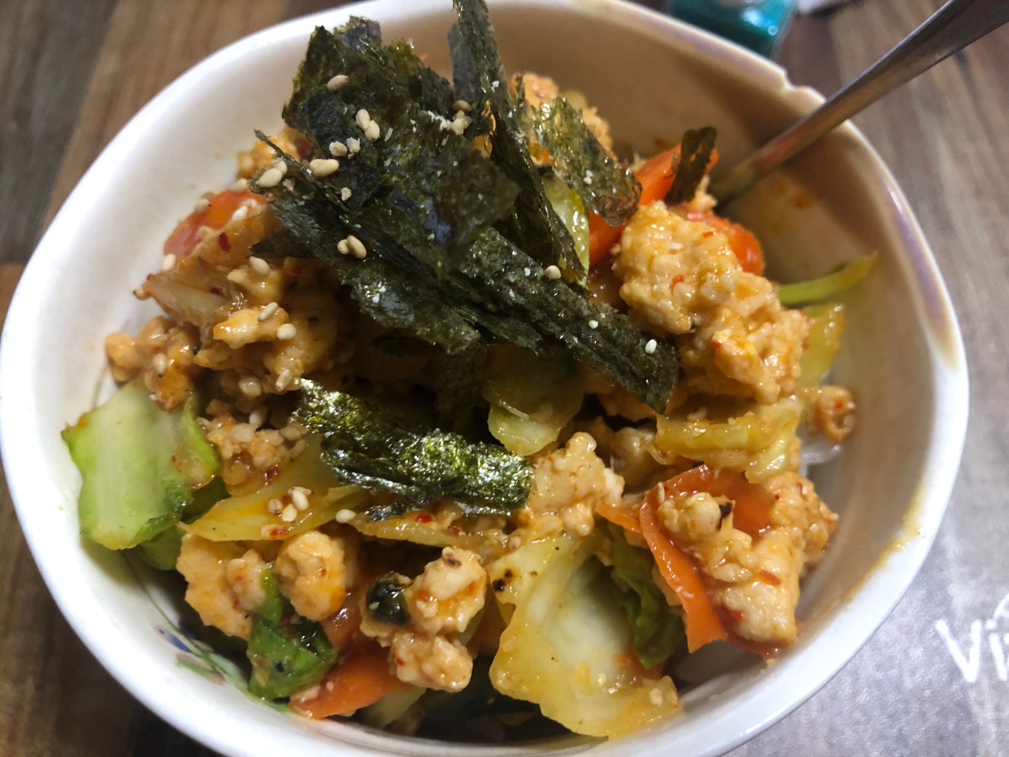 冷蔵庫の残り野菜食べきり♪鳥キムチ丼