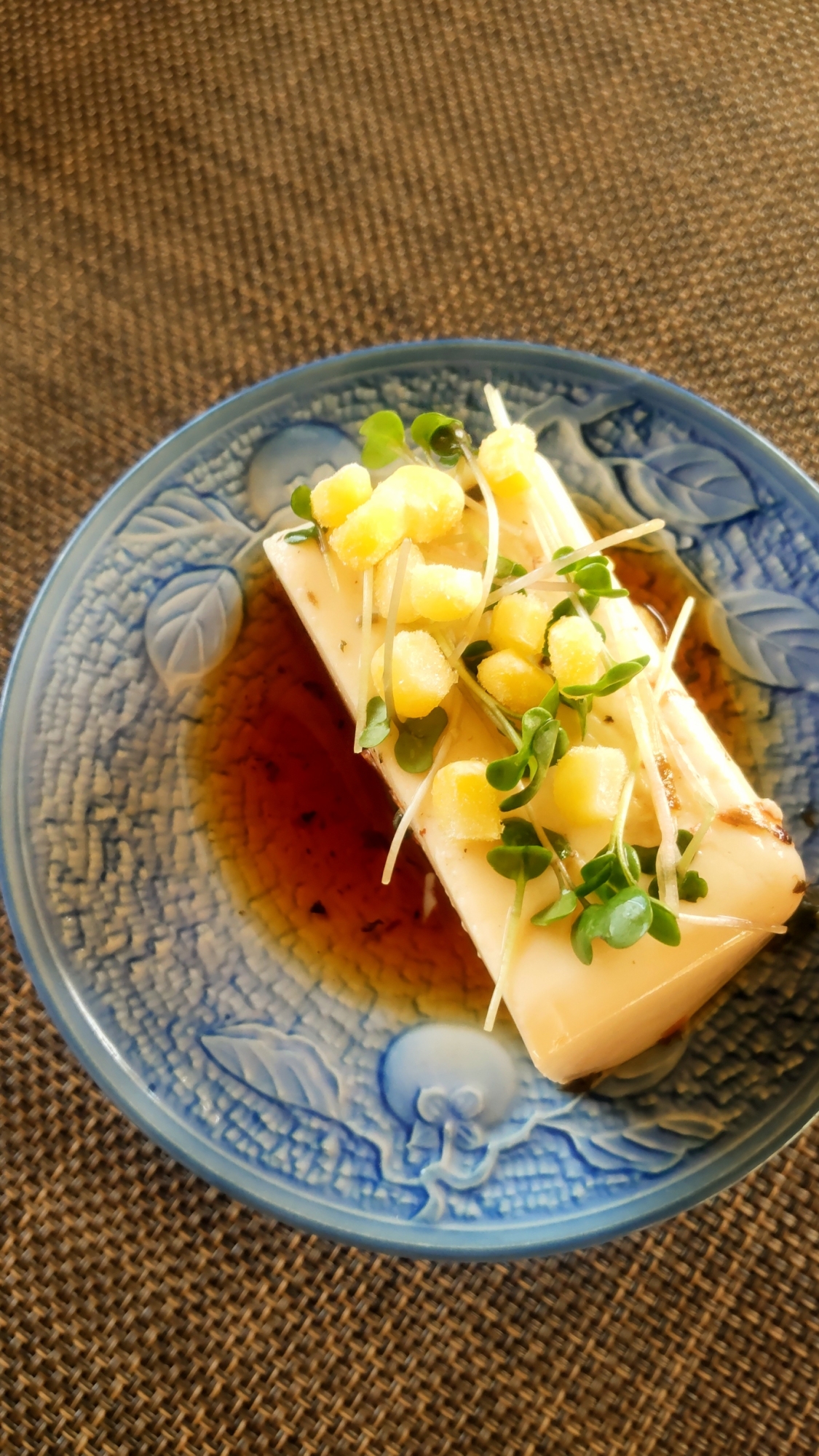 コーンとスプラウトの冷奴