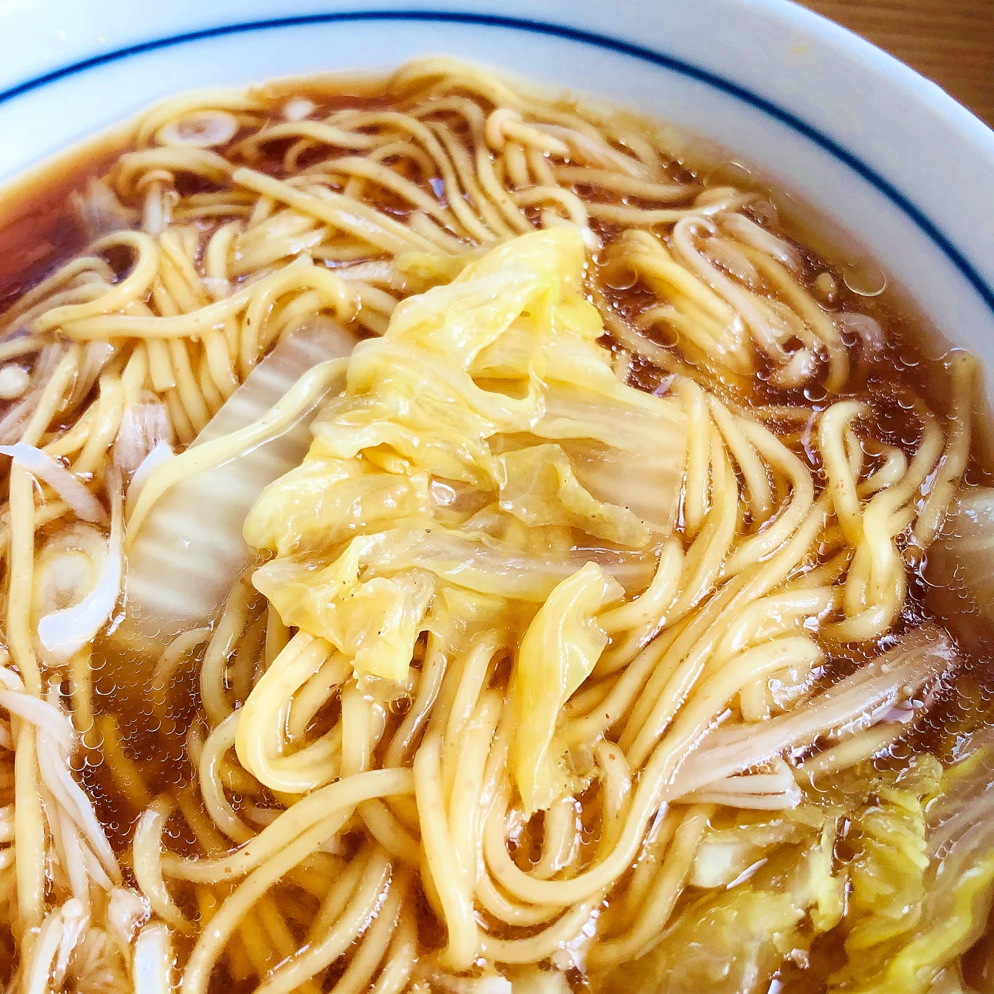 白菜入りのラーメン