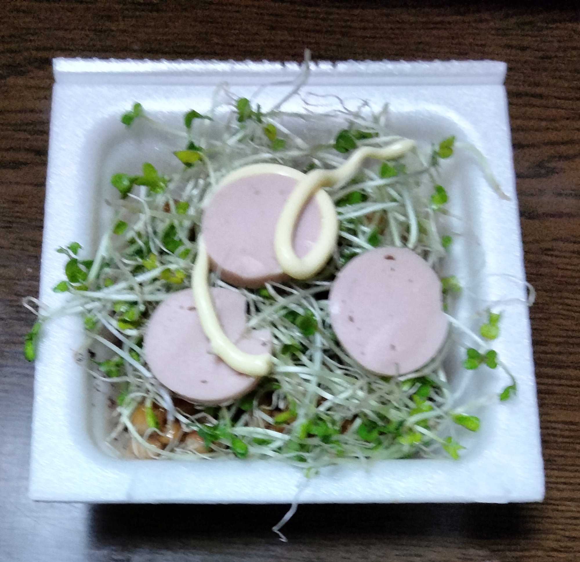 納豆アレンジ スプラウト&魚肉ソーセージ