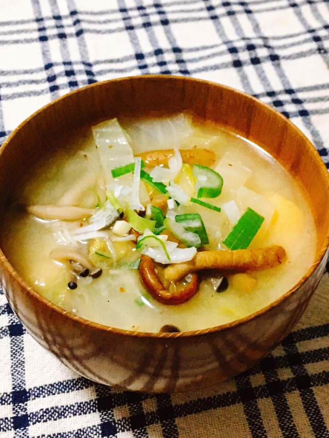 白菜とぬめりすぎたけのお味噌汁