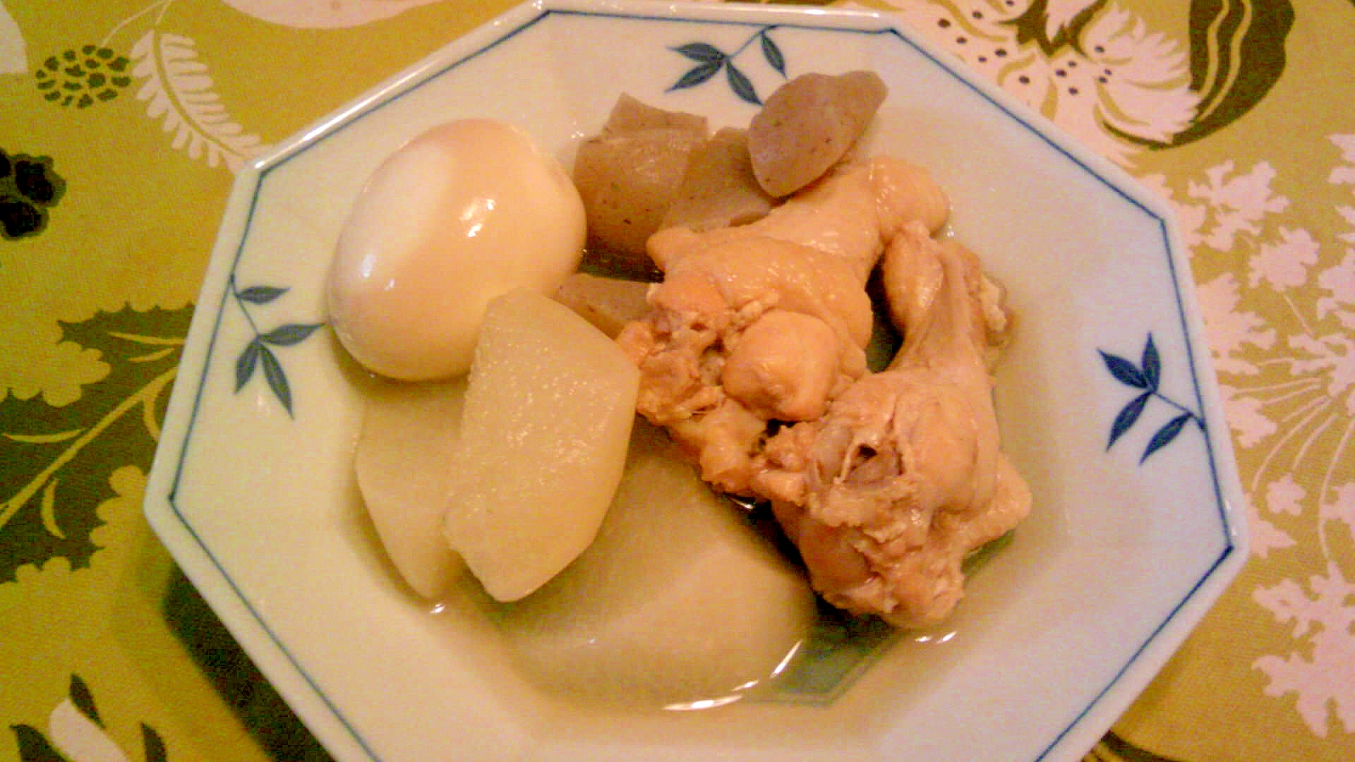 鶏手羽元・大根・こんにゃく・ゆで卵の煮物