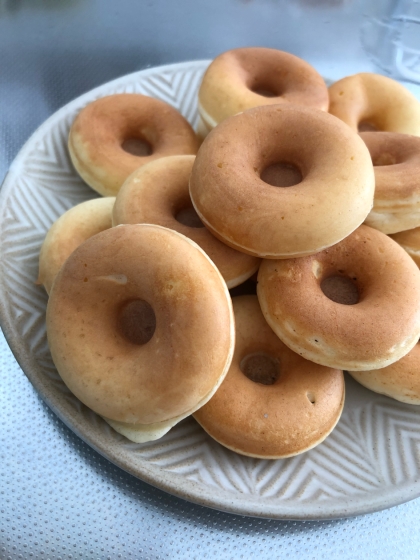 ドーナツメーカーで焼きました！子供もぱくぱく食べていて嬉しかったです！レシピありがとうございます！