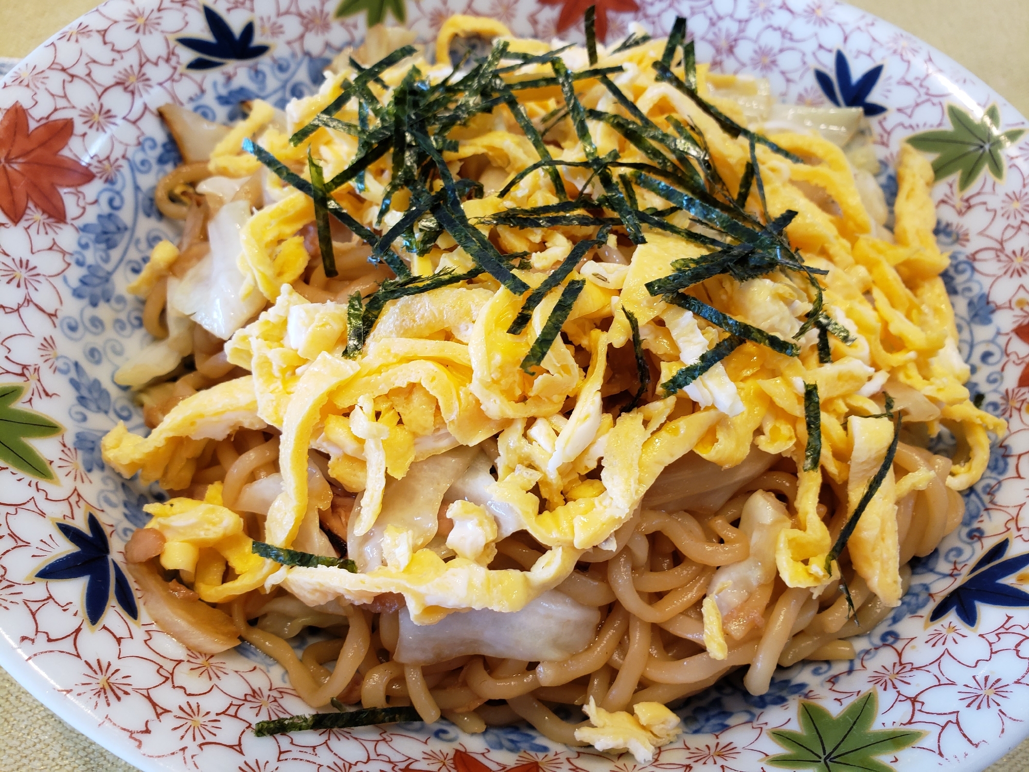 ツナとキャベツと錦糸卵の醤油焼きそば♪