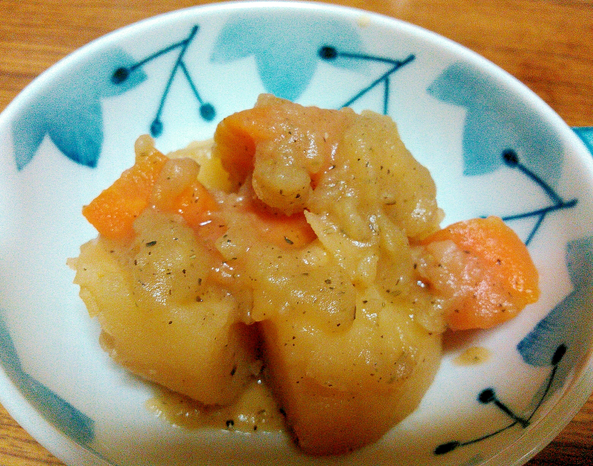 じゃがいもとにんじんの黒胡椒カレー煮