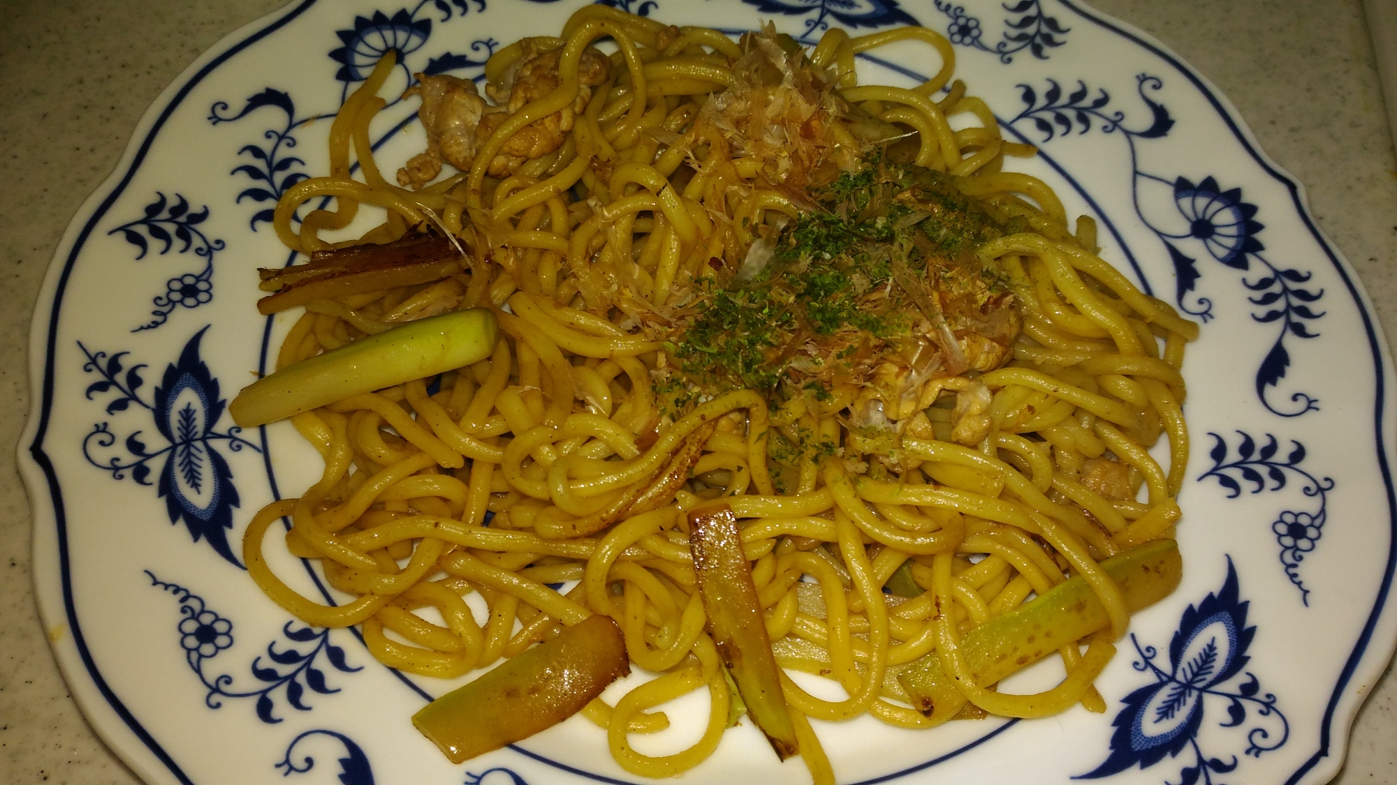 ブロッコリーの茎と豚肉のソース焼きそば