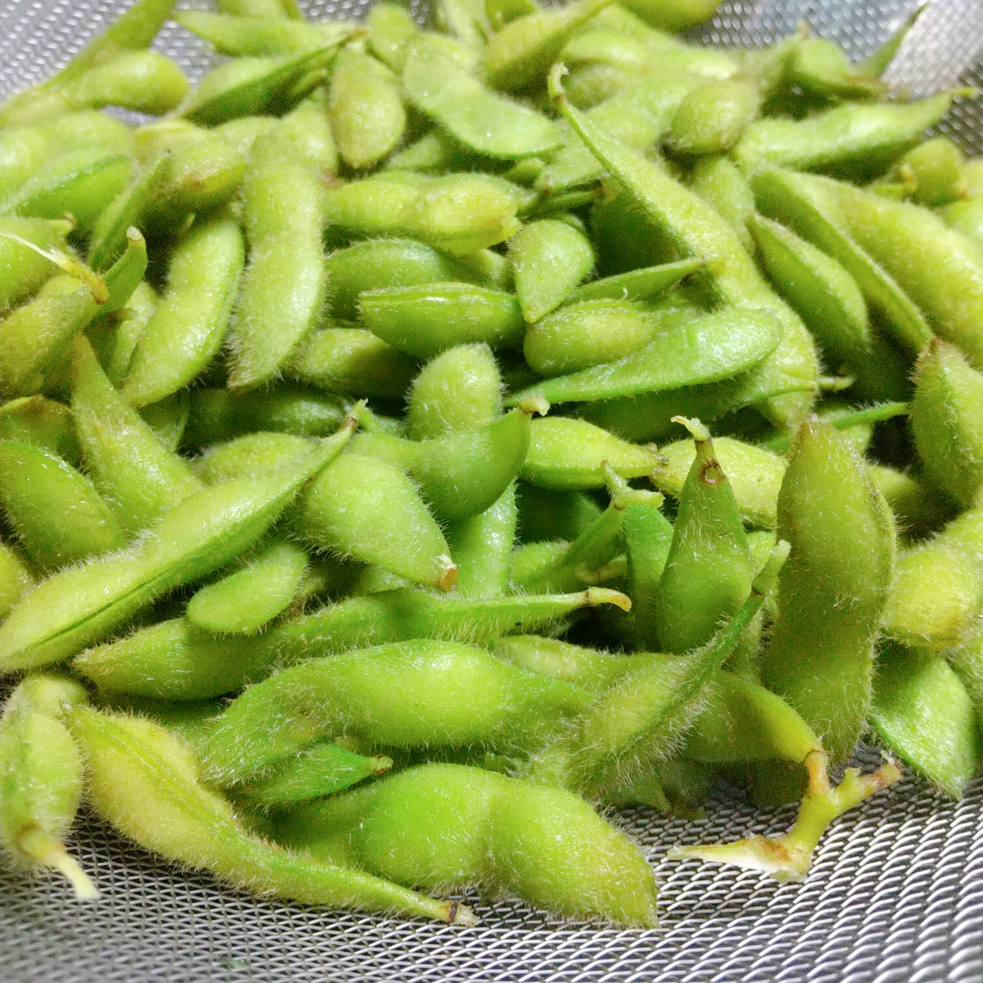 時短☆茹でるより簡単なのに旨みアップ！蒸し焼き枝豆