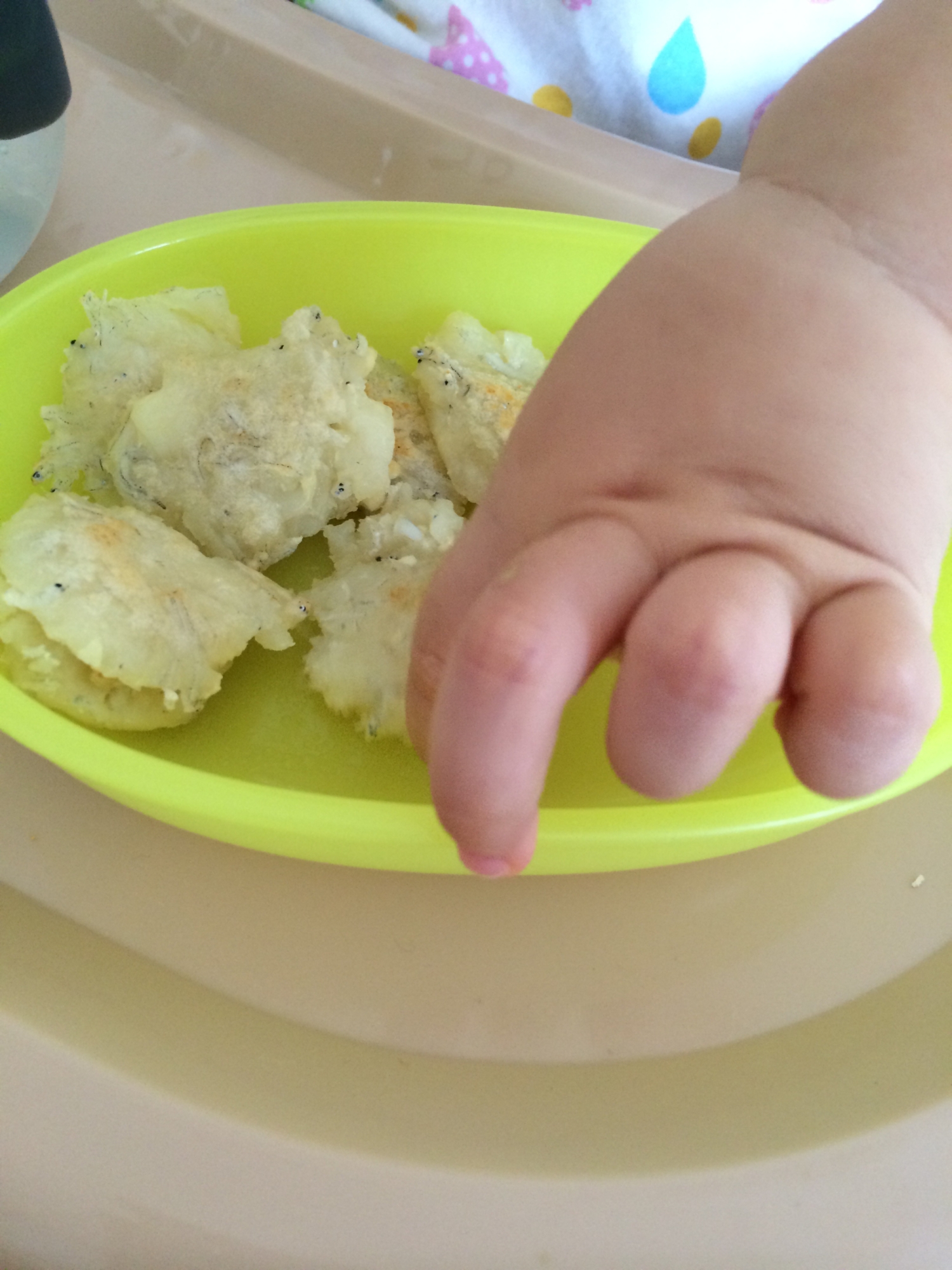 手づかみ離乳食 豆腐で柔らか☆しらす入りお焼き