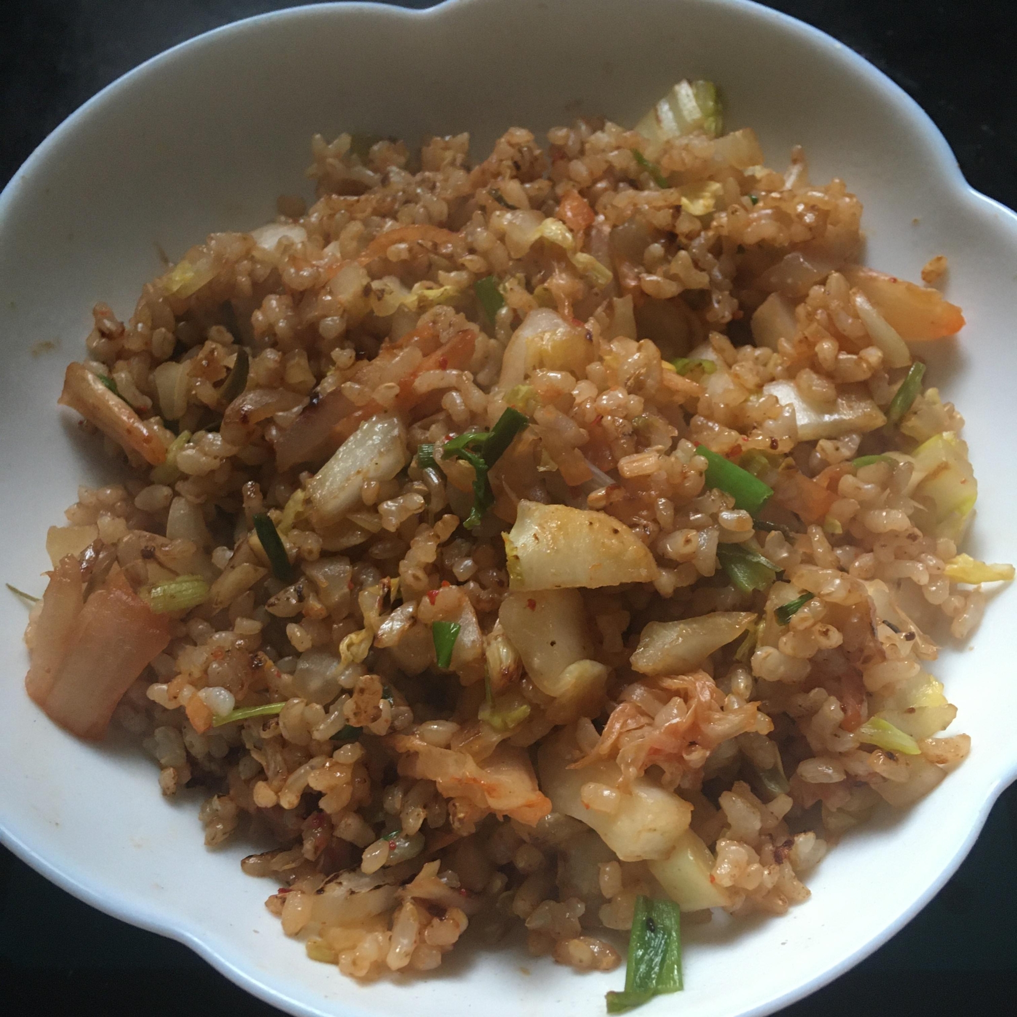 白菜、にんにく、小ねぎの玄米キムチチャーハン