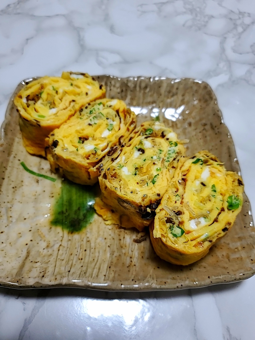 カリカリじゃこの塩昆布卵焼き