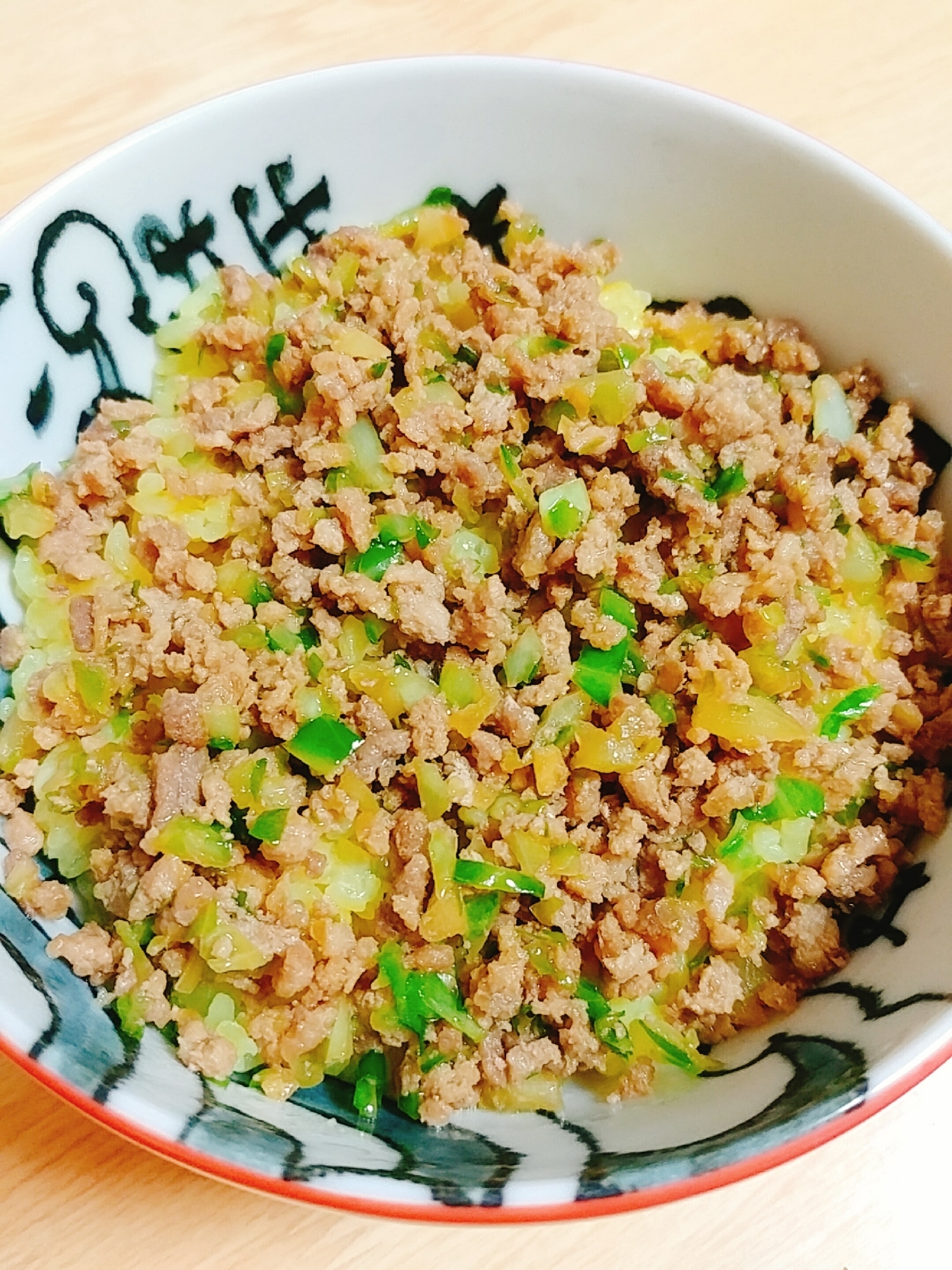 キャベツ入り豚そぼろ丼