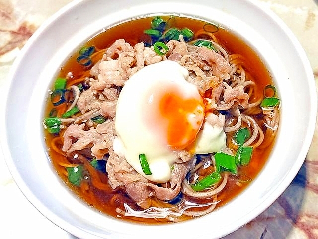 肉たっぷりで!温玉乗せの簡単肉そば♪