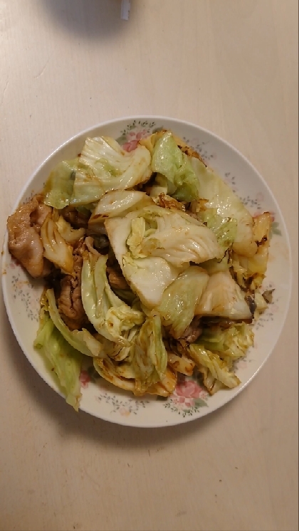 キャベツのガリバタ醤油炒めを作りました。同じキャベツを使った料理と言う事で作ったよレポートを送らせて頂きました。