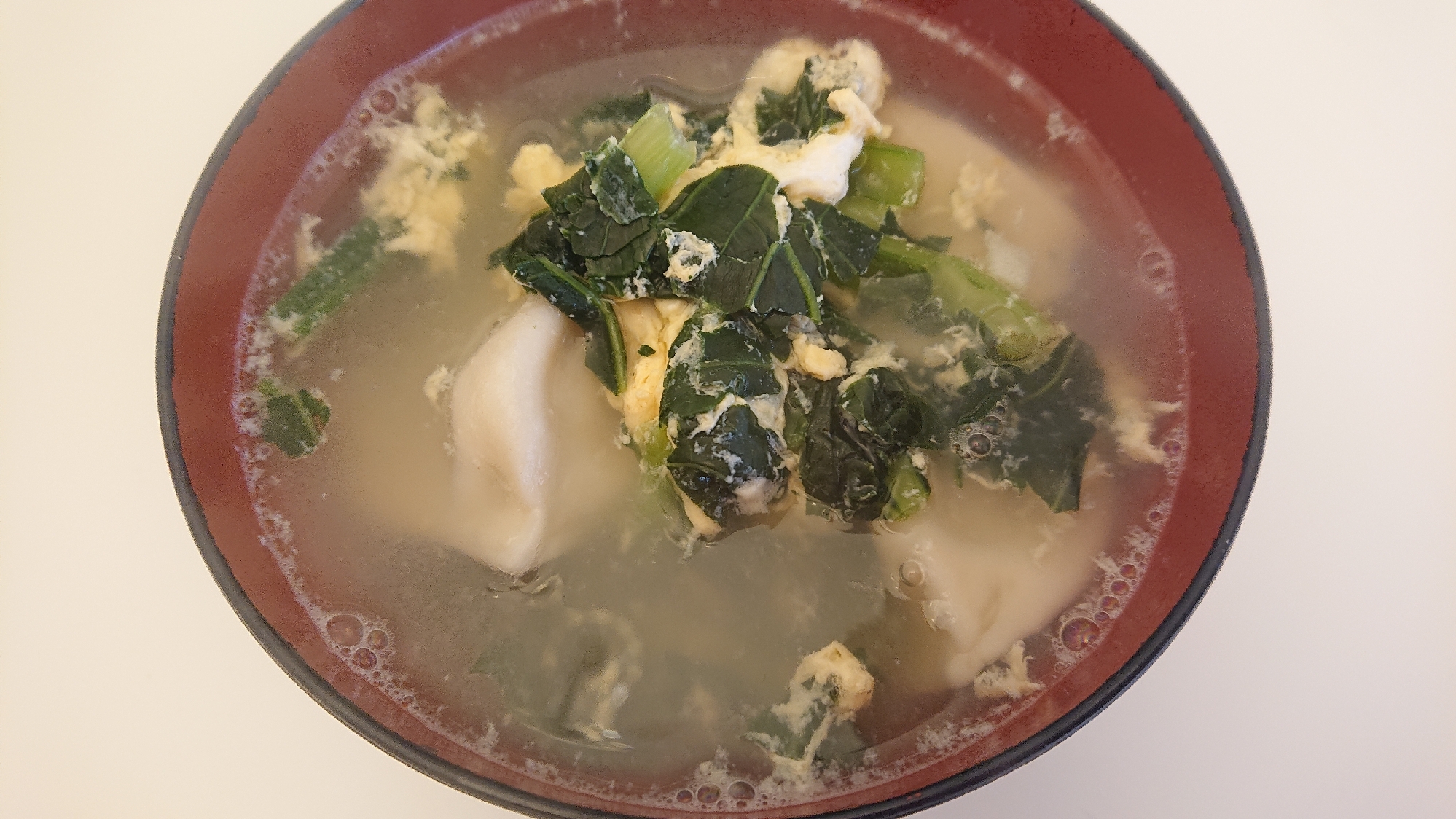 水餃子と小松菜の温か中華スープ