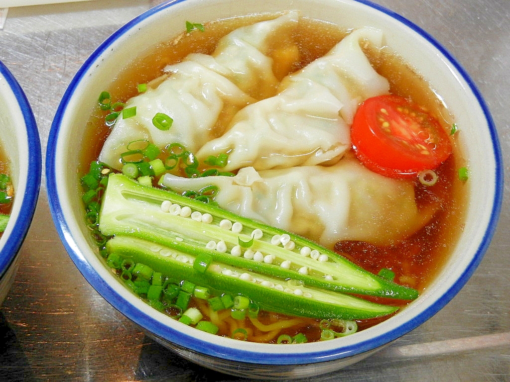 夏のしめに(＾◇＾)夏野菜と冷凍餃子で醤油ラーメン