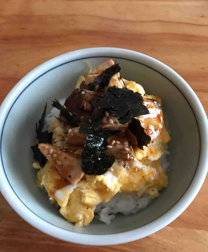 トロトロ炒り卵とハマチの照り焼き丼