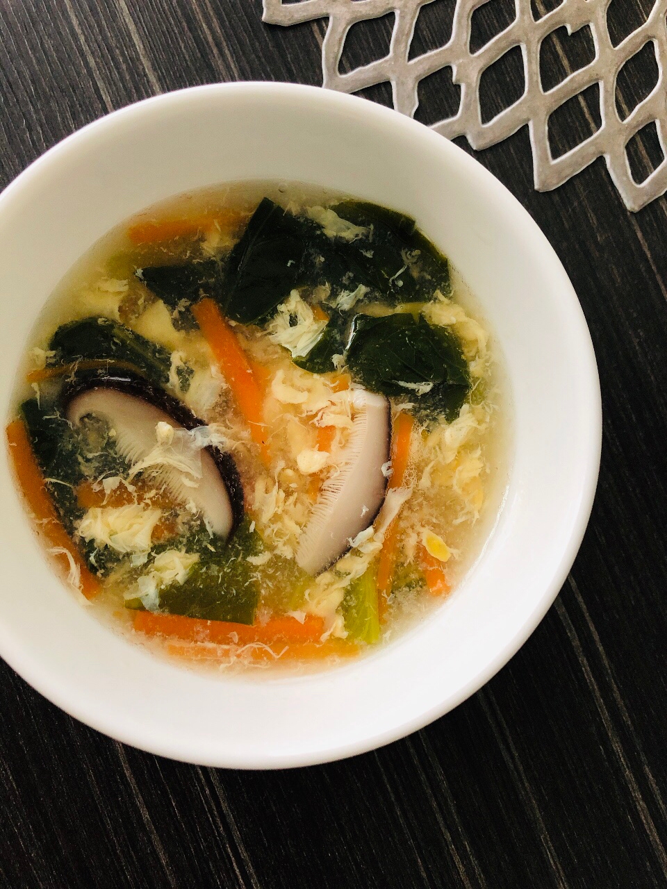 干し椎茸と小松菜、人参のとろみ玉子スープ
