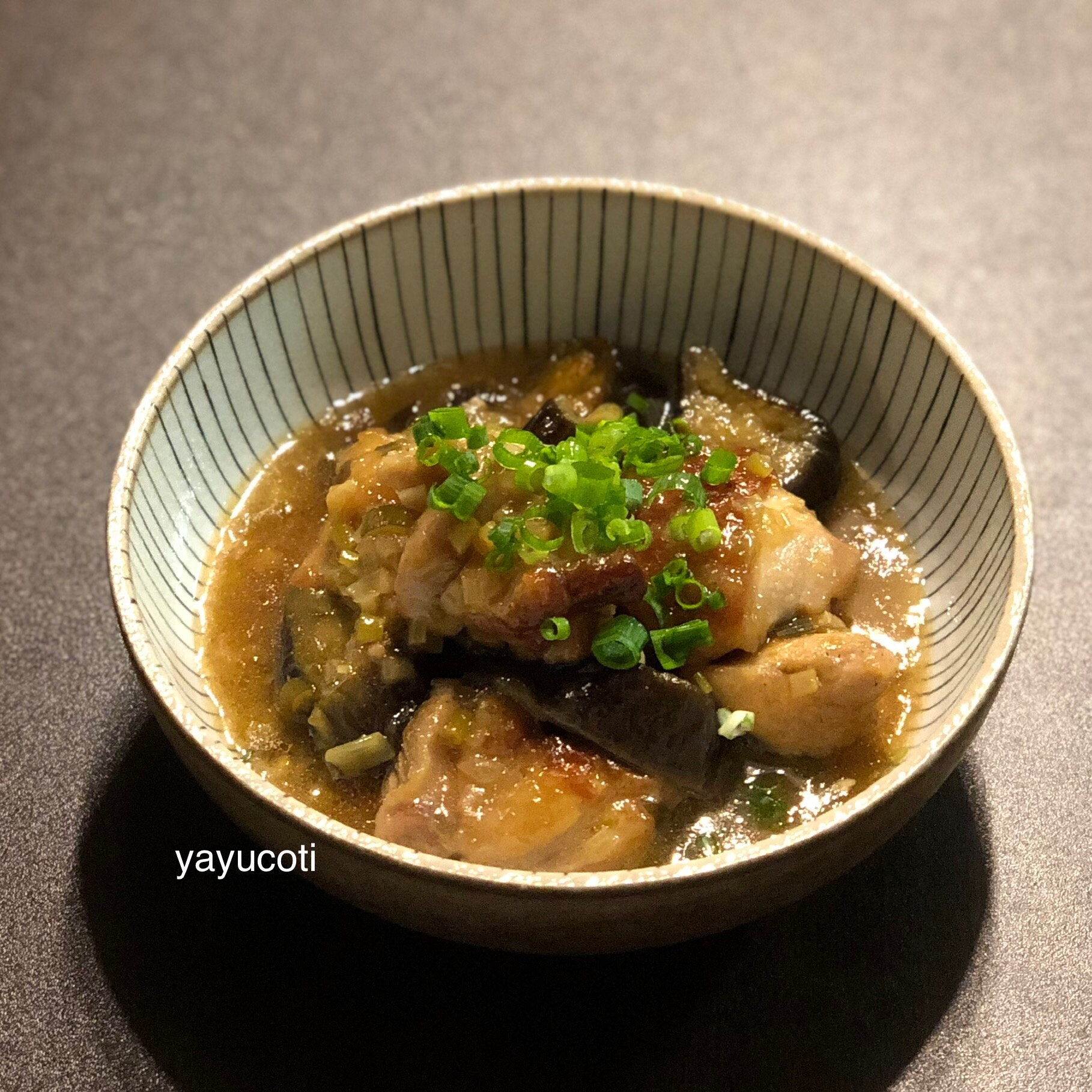 鶏もも肉となすの中華だれ煮