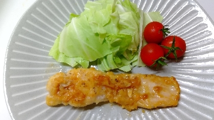 白身魚は柔らかで難しいですね。
しっかりした味付けでおいしく頂きました。
ごちそうさま( ´∀｀ )b