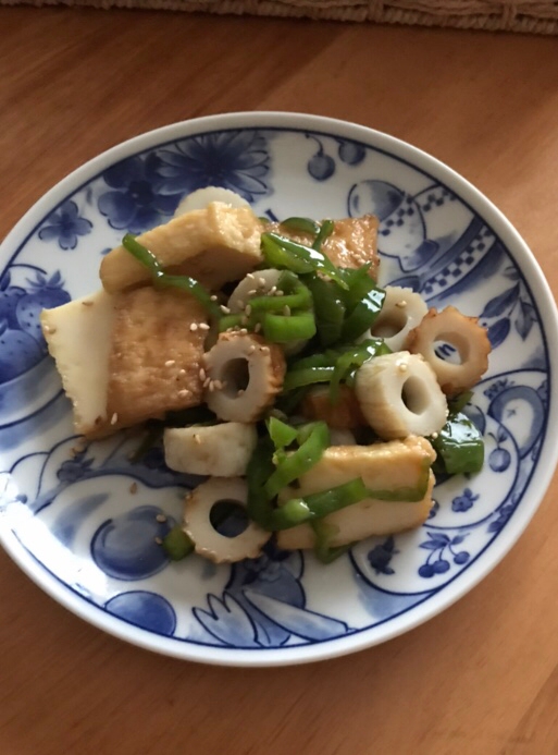 厚揚げとちくわ、ピーマンの焼肉のたれ炒め