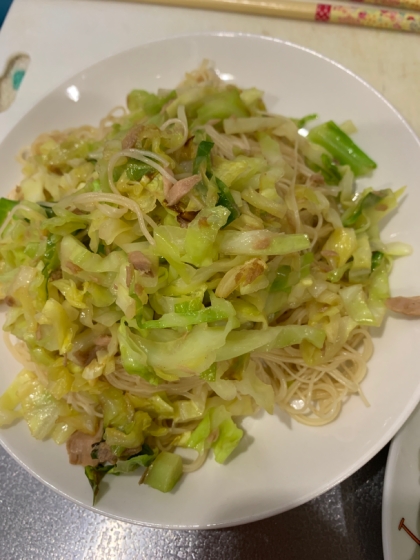 素麺でツナとキャベツの焼きそば